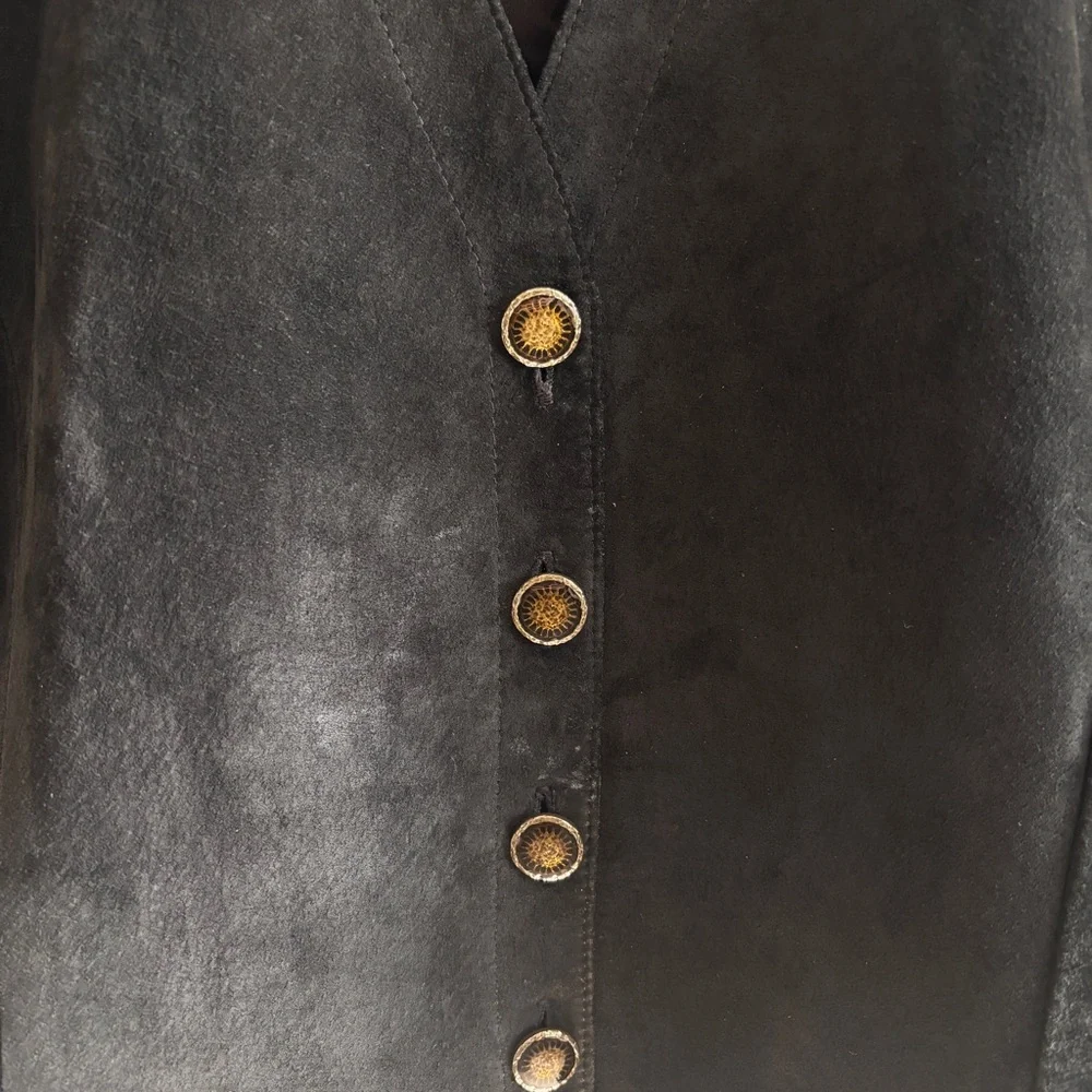 Danier Women's Elegant Black Suede Blazer - Picture 7 of 9